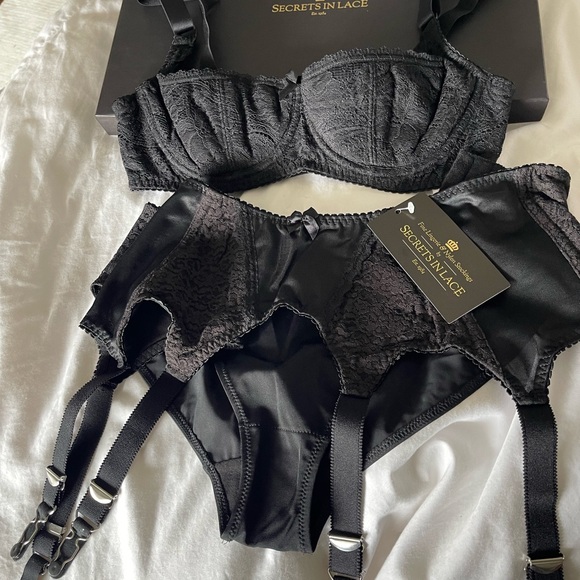 Red Lingerie Set - Picture 2 of 9